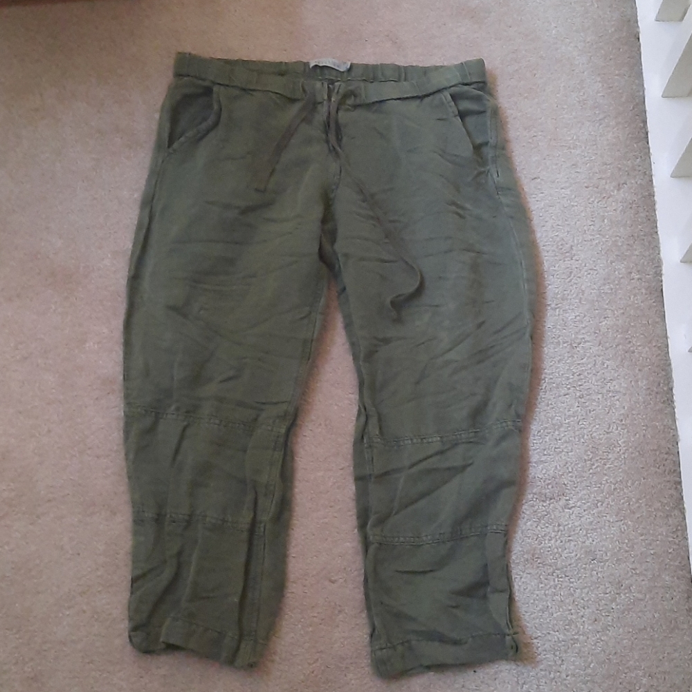 Khaki‎ capris